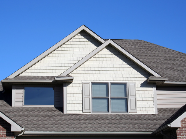 Learn how to avoid common roofing scams after a Texas storm.